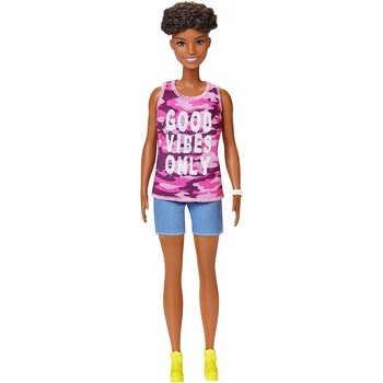 Papusa Barbie by Mattel Fashionistas, par scurt, jeans, 30 cm, 3 ani+ Papusa Barbie by Mattel Fashionistas, par scurt, jeans, 30 cm, 3 ani+