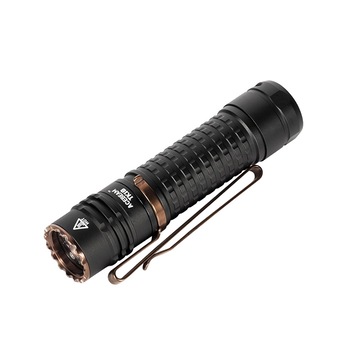 Lanterna Acebeam TK18 AL optica TIR, 3000 lumeni, cu acumulator inclus, clip placat cu aur, bidirectional, 156 metri Lanterna Acebeam TK18 AL optica TIR, 3000 lumeni, cu acumulator inclus, clip placat cu aur, bidirectional, 156 metri