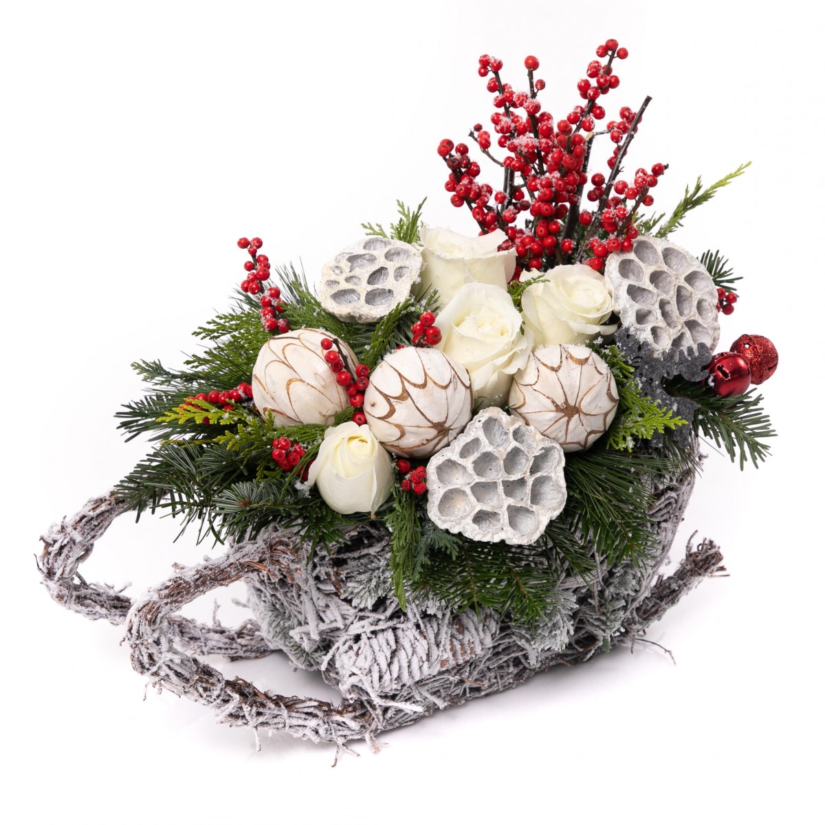 Aranjament floral in forma de sanie, 5 trandafiri, alb/rosu, 30x20cm