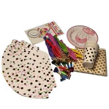 Set complet de accesorii pentru petrecere copii-fetite, 10 persoane, 71 piese, pahare, farfurii, servetele, coifuri, baloane, trompete suflatori Set complet de accesorii pentru petrecere copii-fetite, 10 persoane, 71 piese, pahare, farfurii, servetele, coifuri, baloane, trompete suflatori