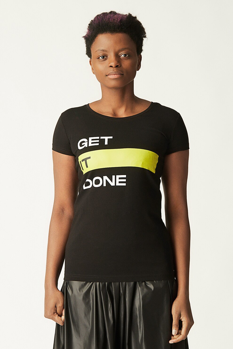 Antonia M, Tricou cu imprimeu text, Negru/Alb/Galben