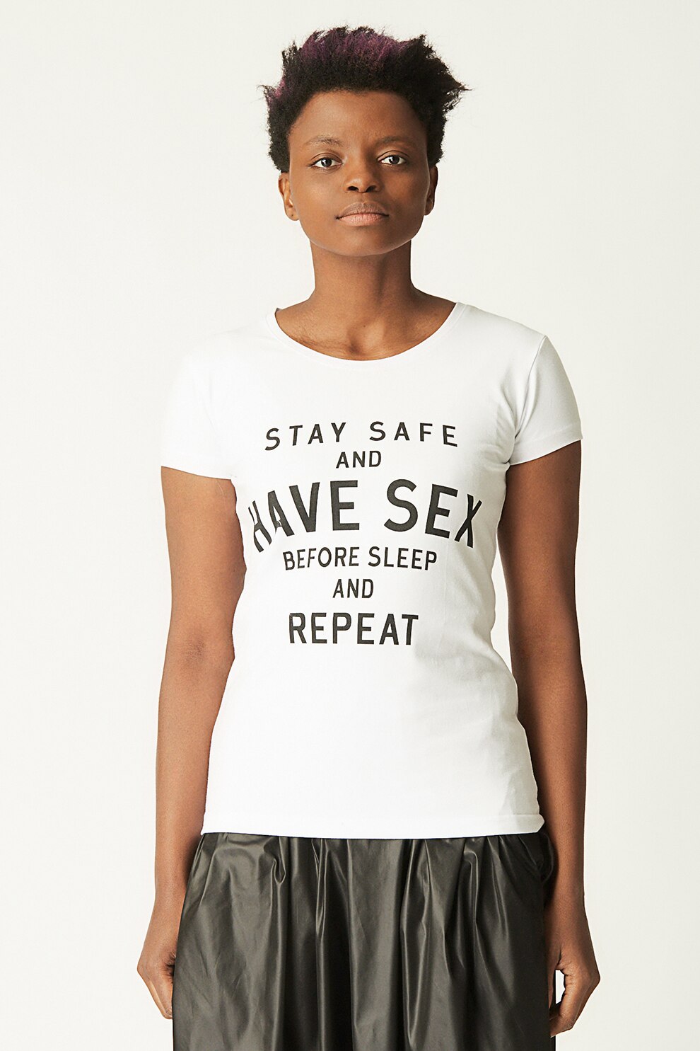 Antonia M, Tricou cu imprimeu text si decolteu la baza gatului, Alb/Negru