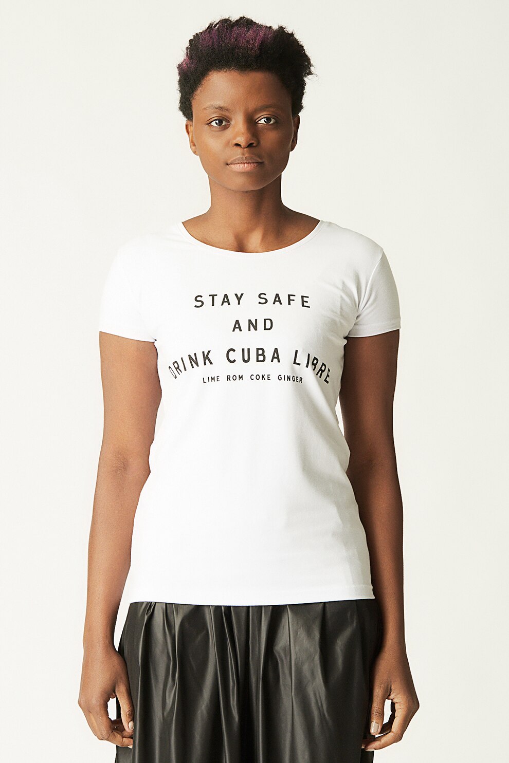 Antonia M, Tricou cu imprimeu text si decolteu la baza gatului, Alb/Negru