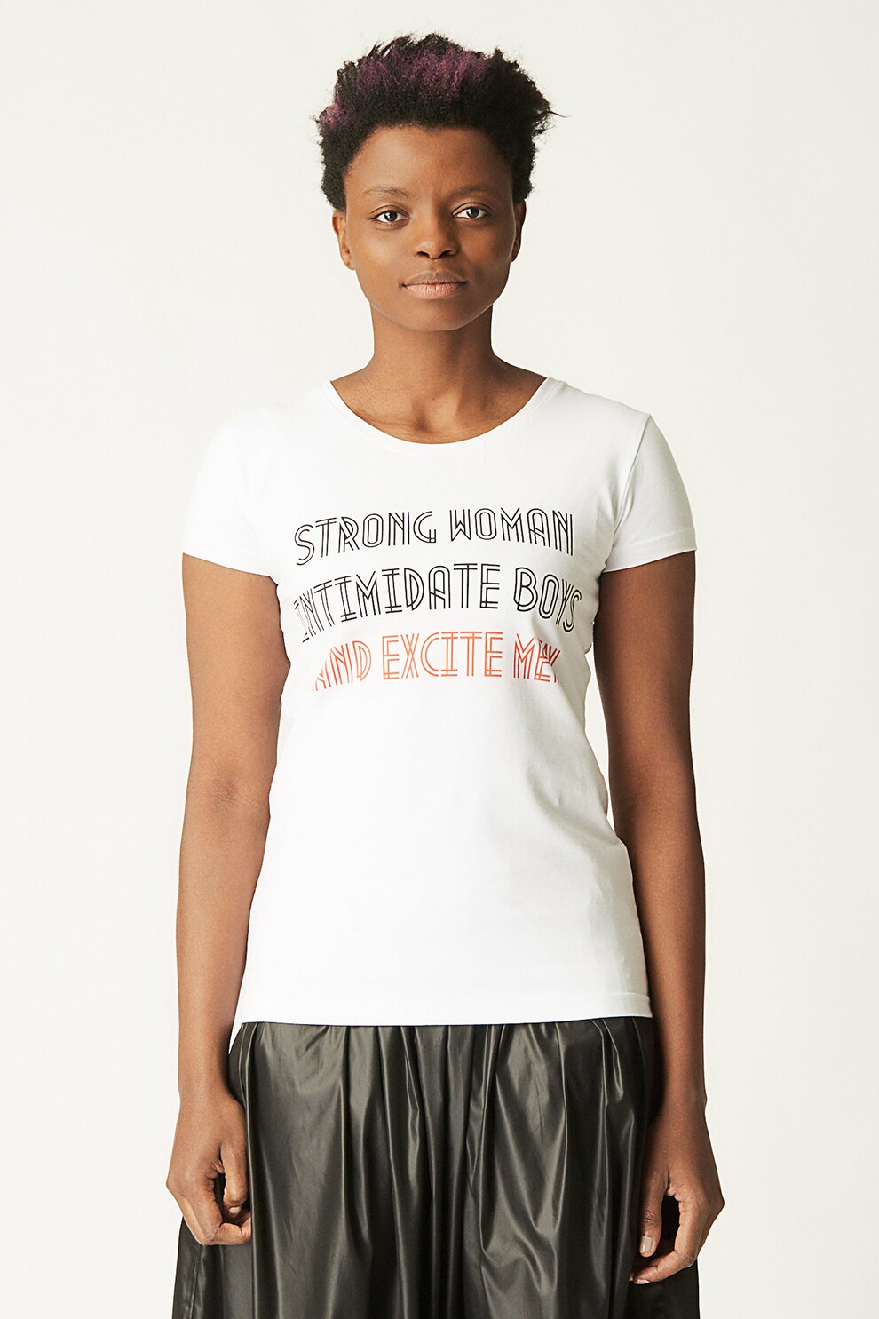 Antonia M, Tricou cu imprimeu text, Alb/Negru/Portocaliu