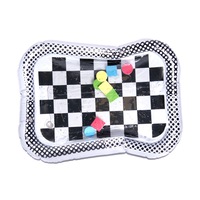 Covor saltea cu apa, centru de activitati pentru bebelusi, model sah, 65x50 cm, alb/negru