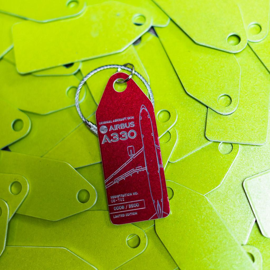 Breloc Aviationtag TAP - Airbus A330 - CS-TOI Light Red - eMAG.ro