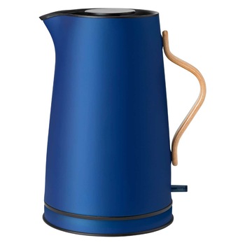 Fierbator electric Stelton, Emma, capacitate 1.2 l, filtru anti-calcar detasabil, protectie supraincalzire, putere 1500 W, design minimalist, albastru inchis Fierbator electric Stelton, Emma, capacitate 1.2 l, filtru anti-calcar detasabil, protectie supraincalzire, putere 1500 W, design minimalist, albastru inchis