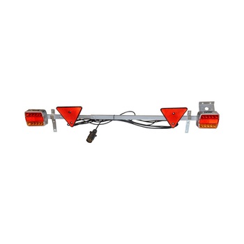 Bara remorca ajustabila 1000 - 1600mm 2 x lampa LED, 2 x triunghi reflectorizant, cablu 6 m si priza 7 pini 12/24V Bara remorca ajustabila 1000 - 1600mm 2 x lampa LED, 2 x triunghi reflectorizant, cablu 6 m si priza 7 pini 12/24V