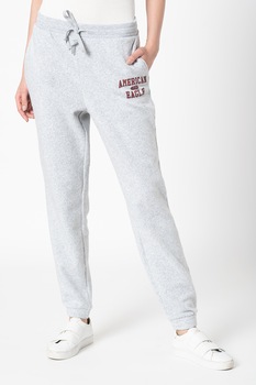 American Eagle, Pantaloni sport cu detaliu logo, Gri deschis melange/Rosu Bordeaux American Eagle, Pantaloni sport cu detaliu logo, Gri deschis melange/Rosu Bordeaux