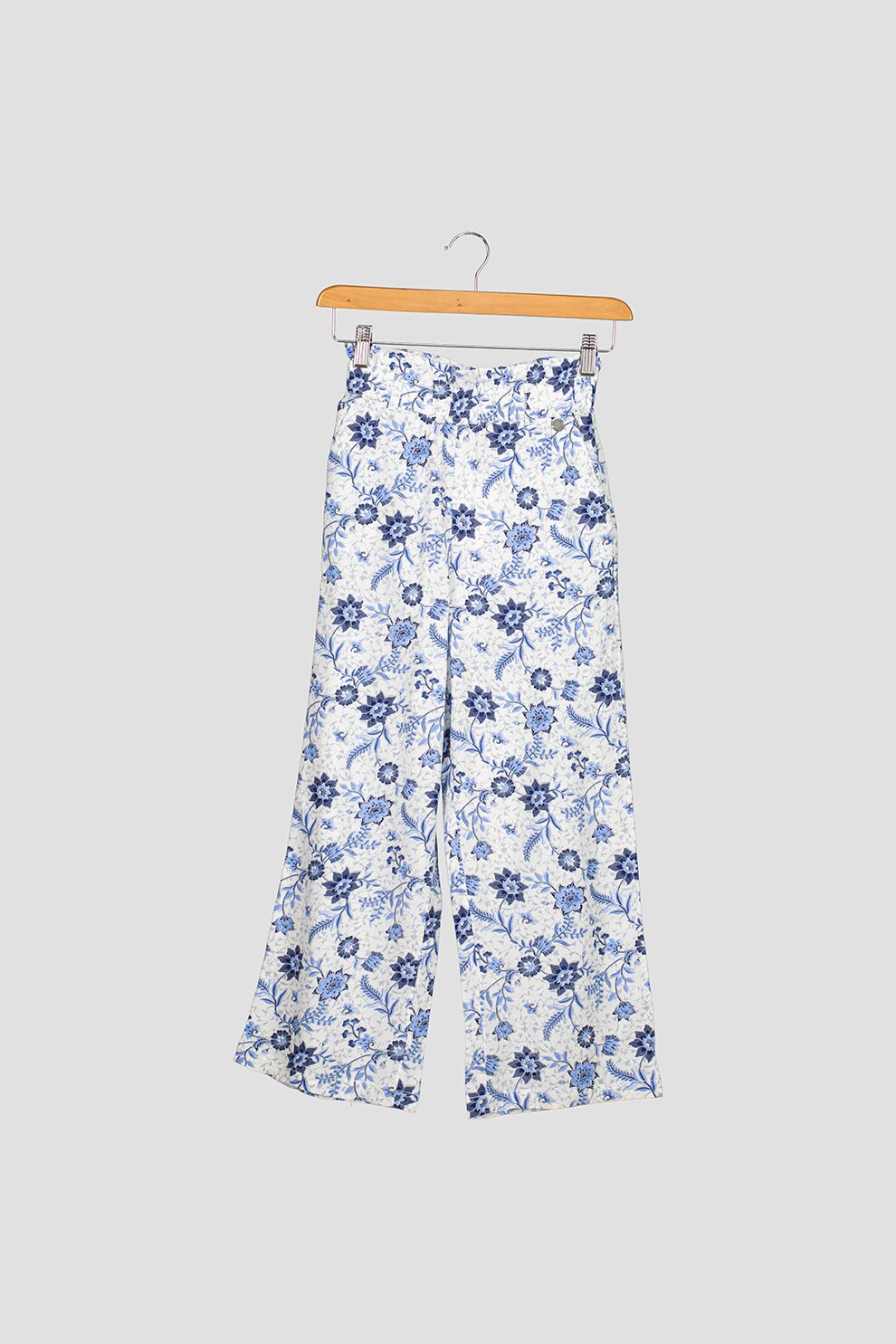 Pepe Jeans London, Pantaloni cu imprimeu floral si croiala ampla, Alb/Albastru inchis