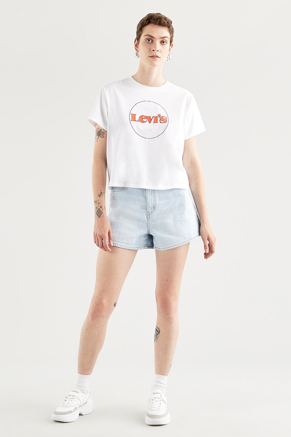 Levi's, Tricou cu decolteu la baza gatului si logo Graphic Varsity, Alb optic/Corai