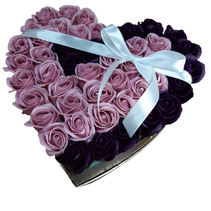 Cutie cu 45 trandafiri din sapun, roz zmeuriu si mov cu miros fin de trandafiri, 30x30x18 cm