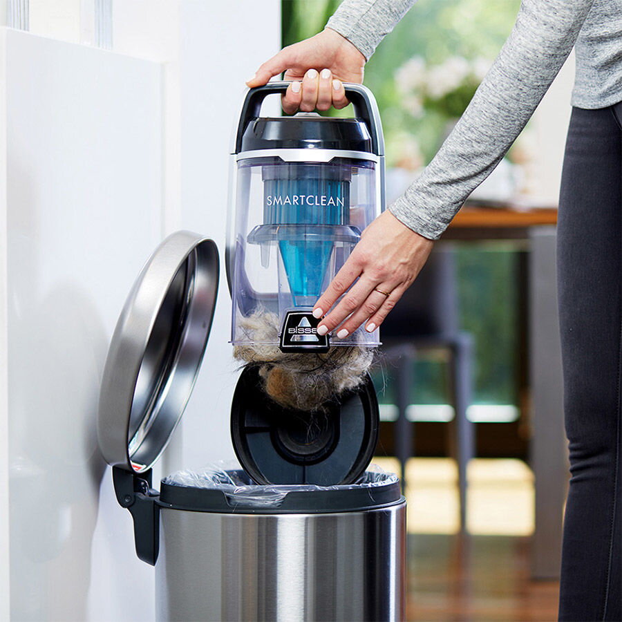 Aspirator SmartClean Compact, Bissell, Motor robust, Perii de curatare, Sistem Cyclonic Spooling, 720W, negru/albastru