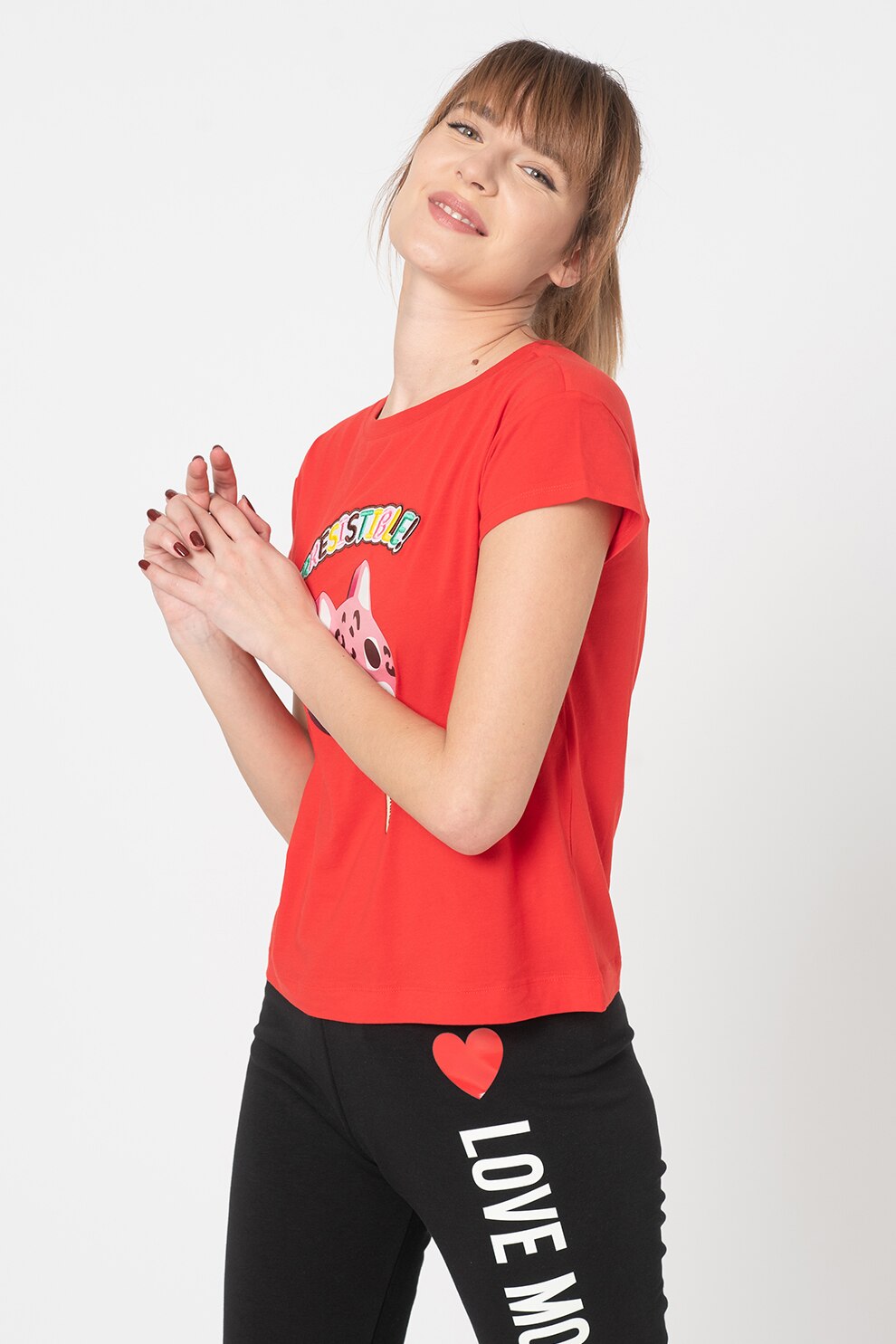 Love Moschino, Tricou cu decolteu la baza gatului si broderie text, Rosu/Roz/Galben