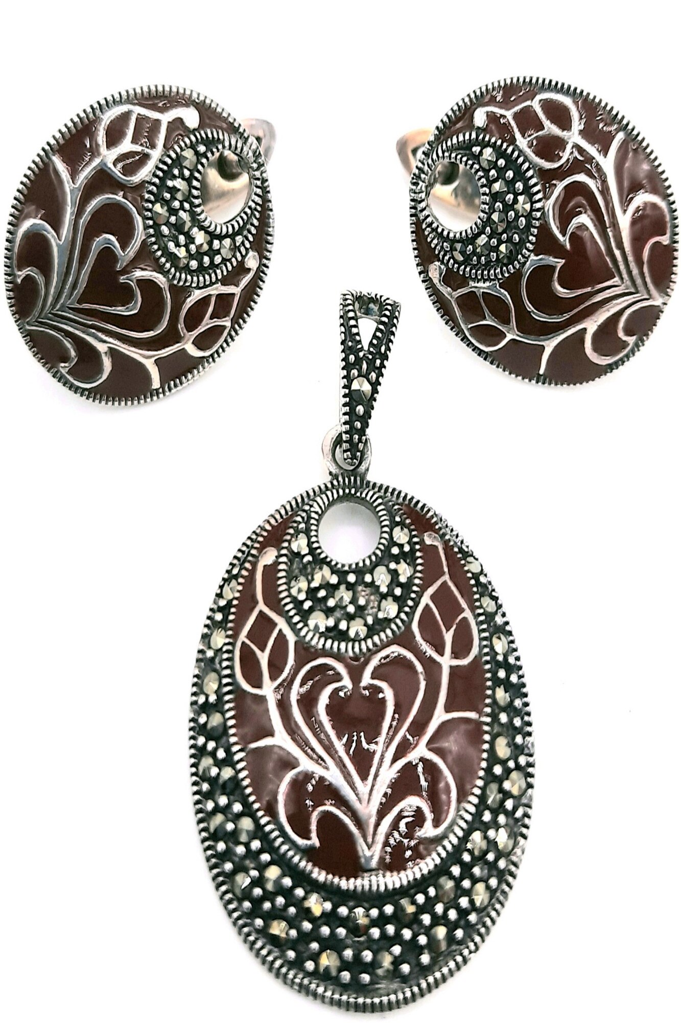 Set cercei si pandativ Argint 925 de forme ovale cu un ornament floral din email