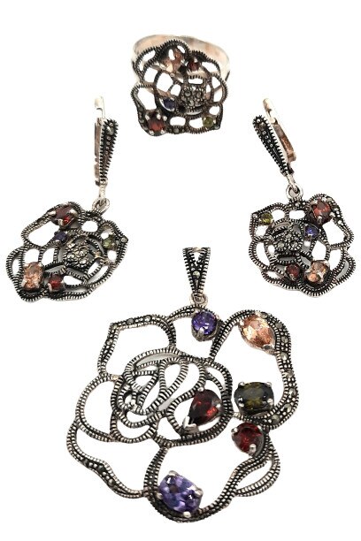 Set cercei, pandativ si inel Argint 925 trandafir cu pietre de cuart multicolor si markasit