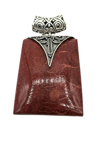 Pandativ mare dreptunghiular de coral natural, intr-o montura de Argint 925 in filigran