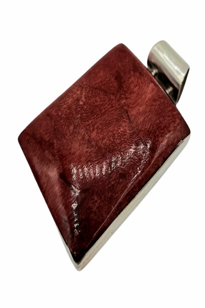 Pandativ mare , patrat, de coral natural, intr-o montura dreptunghiulara simpla