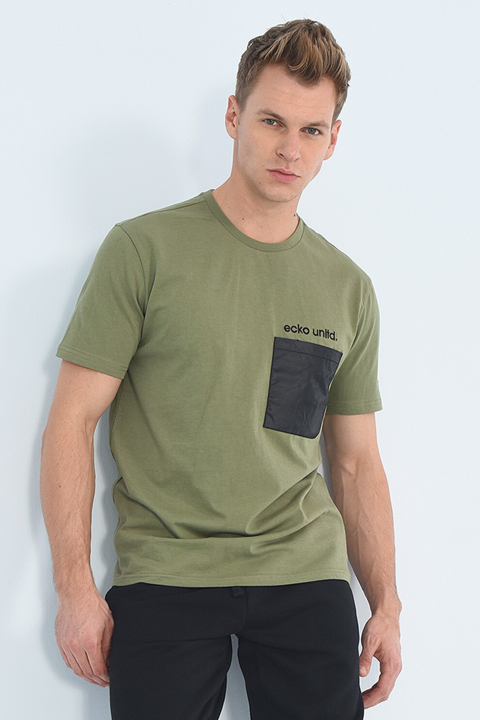 Ecko, Tricou cu decolteu la baza gatului si buzunar pe piept Tombra, Kaki, S