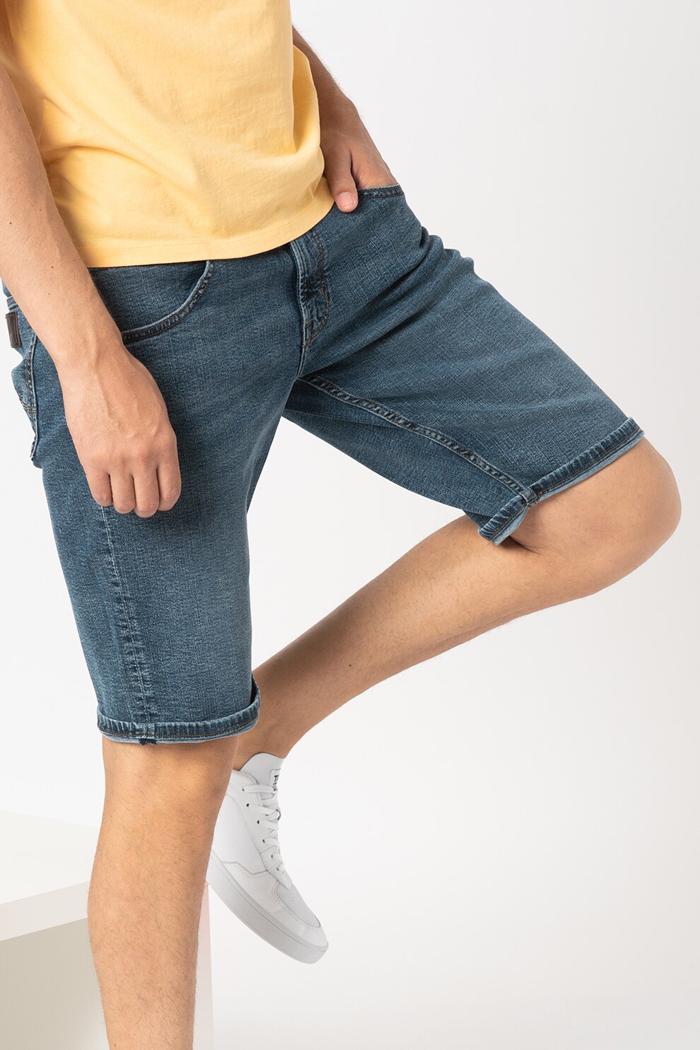 Wrangler, Bermude din denim Sling Shot, Albastru inchis