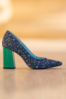 CONDUR by alexandru, Pantofi de piele cu par scurt cu varf ascutit si model floral Victoria CONDUR by alexandru, Pantofi de piele cu par scurt cu varf ascutit si model floral Victoria