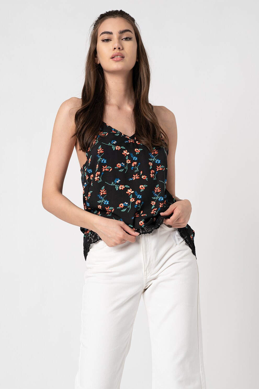 Mustang, Top cu decolteu in V si imprimeu floral Evi, Negru/Rosu/Verde