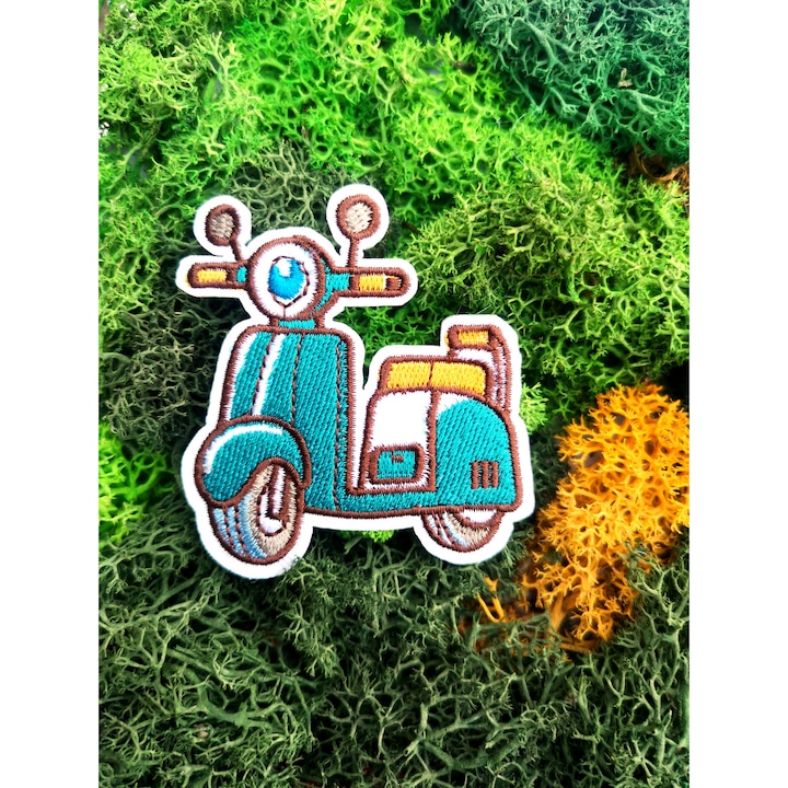 Текстилна лепенка / бродирана лепенка Мотоциклет Vespa 6.2x6 см