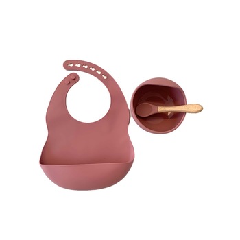Set hranire bebelusi silicon, baveta, bol cu ventuza, lingurita moale cu maner din bambus, fara alergeni Set hranire bebelusi silicon, baveta, bol cu ventuza, lingurita moale cu maner din bambus, fara alergeni