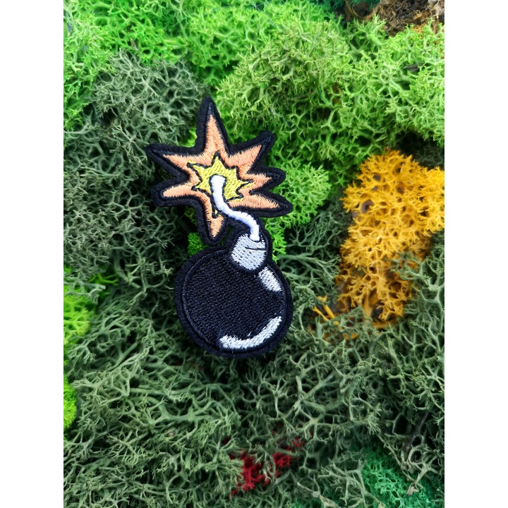 Текстилна лепенка / бродирана лепенка Bomba / Bombs On You 7.x3.5 cm