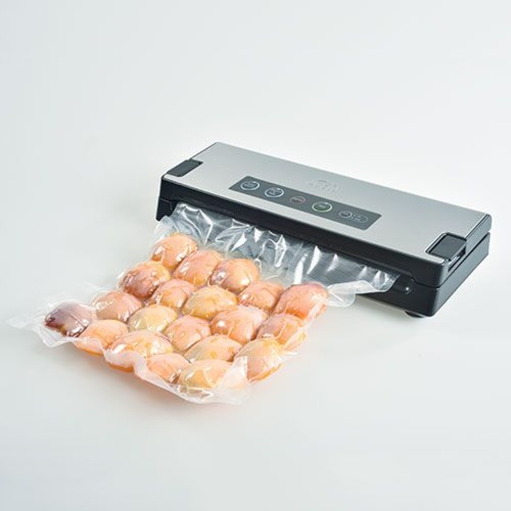 Aparat de vidat universal Solis, Vac Premium 574, functie complet automata sau manuala, 12 litri/min, putere mare aspirare, toate tipurile de alimente uscate si ude, furtun pentru vidare caserole si pungi incluse, argintiu, negru