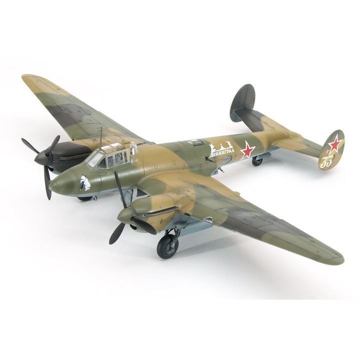 MisterCraft Soviet Dive Bomber Petlyakov Pe-2 "Peshka" MCR E24 repülőmodell, 1:72​​​​​​​