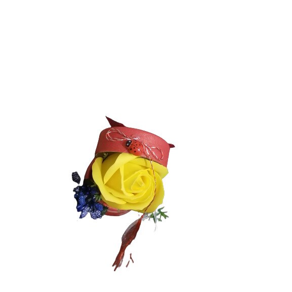 Martisorin cutie cu trandafir din sapun parfumat galben