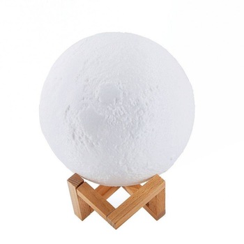 Lampa de veghe in forma de luna 3D Moon Light, schimbare culoare la atingere, 5 moduri de luminare, alimentare USB, fara acumulator, stand din lemn inclus, 15 cm Lampa de veghe in forma de luna 3D Moon Light, schimbare culoare la atingere, 5 moduri de luminare, alimentare USB, fara acumulator, stand din lemn inclus, 15 cm