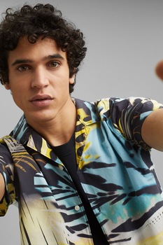 EDC by Esprit, Camasa din bumbac organic cu imprimeu tropical, Bleumarin/Alb/Galben, S EDC by Esprit, Camasa din bumbac organic cu imprimeu tropical, Bleumarin/Alb/Galben, S