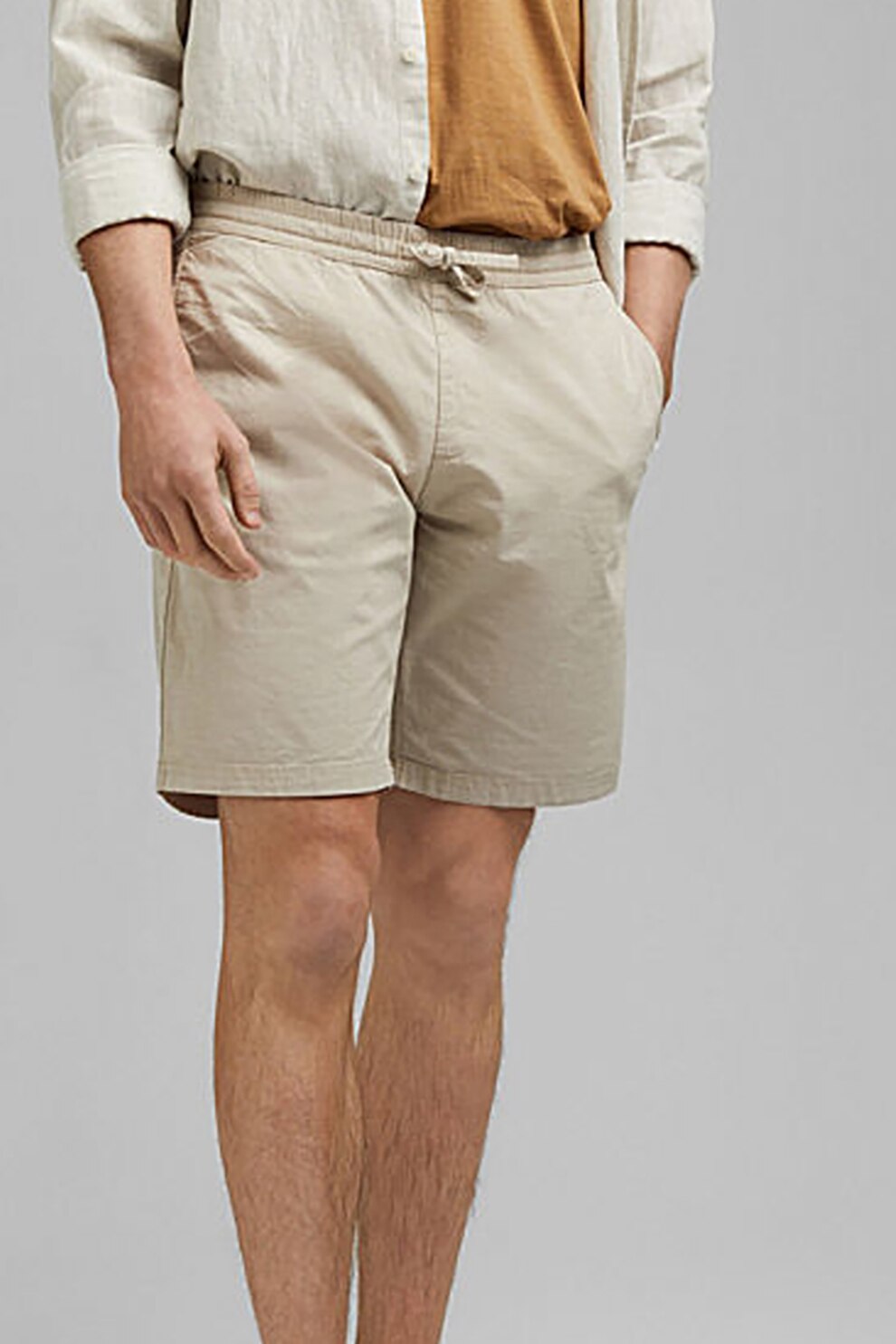 Esprit, Pantaloni scurti din amestec de bumbac organic cu banda elastica in talie, Bej