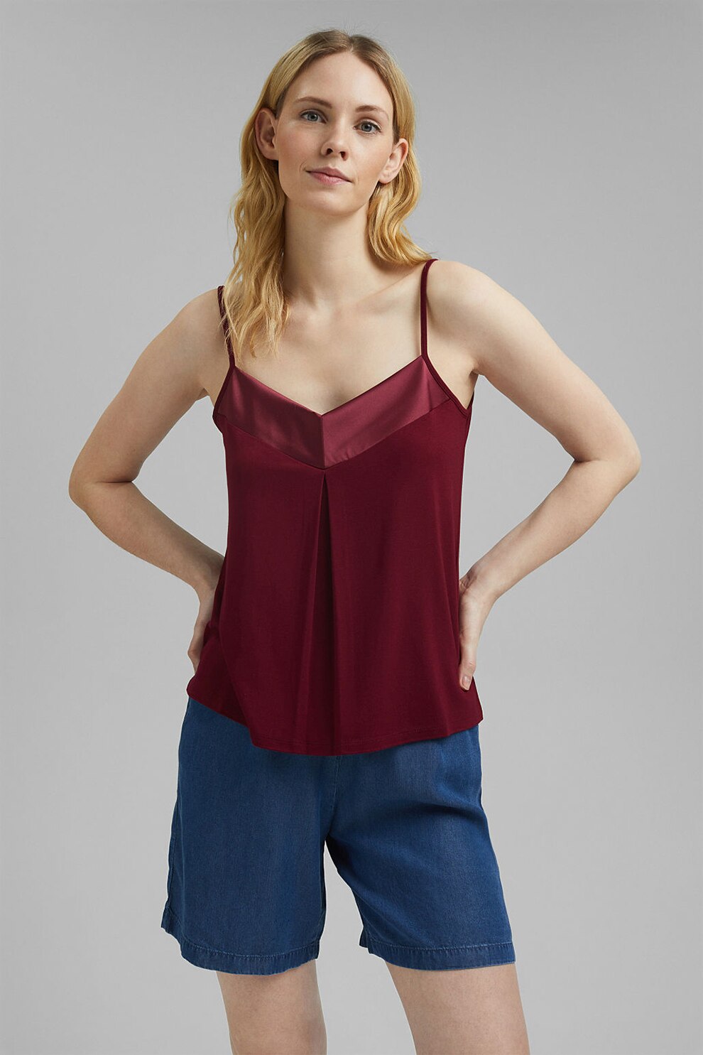 Esprit, Top vaporos cu garnitura de satin, Rosu Bordeaux