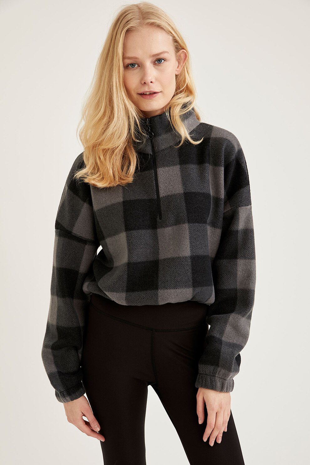 DeFacto, Bluza sport din fleece, in carouri, Gri inchis/Negru