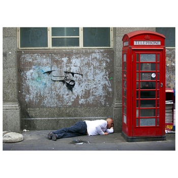 Fototapet Autoadeziv Drunk in London - YBL-093, 100 x 140 cm Fototapet Autoadeziv Drunk in London - YBL-093, 100 x 140 cm
