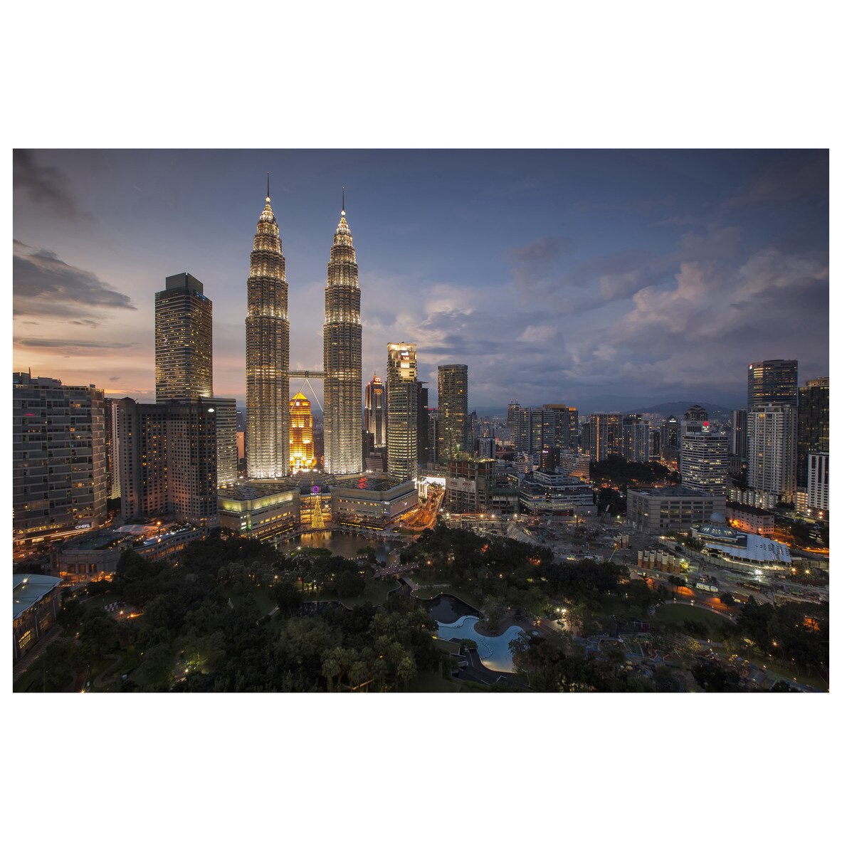 Fototapet Autoadeziv Kuala Lumpur, Malaysia - YBL-210, 100 x 150 cm