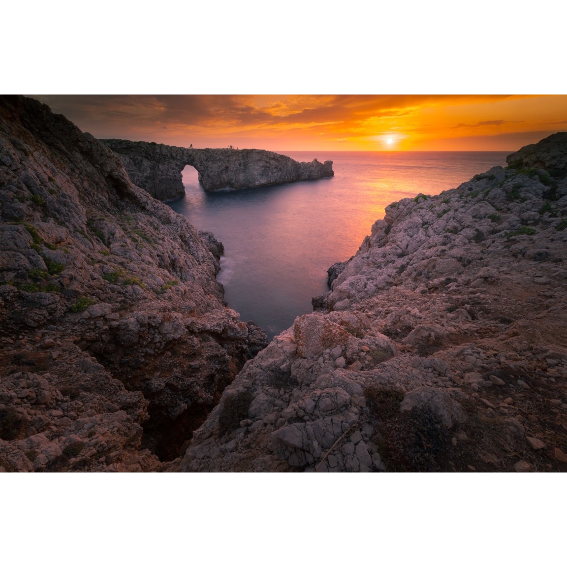 Fototapet autocolant PVC apus printre stanci, 180x240 cm