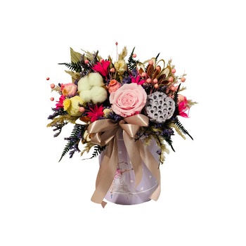 Aranjament floral rotund, cu trandafir criogenat roz deschis si flori stabilizate Aranjament floral rotund, cu trandafir criogenat roz deschis si flori stabilizate