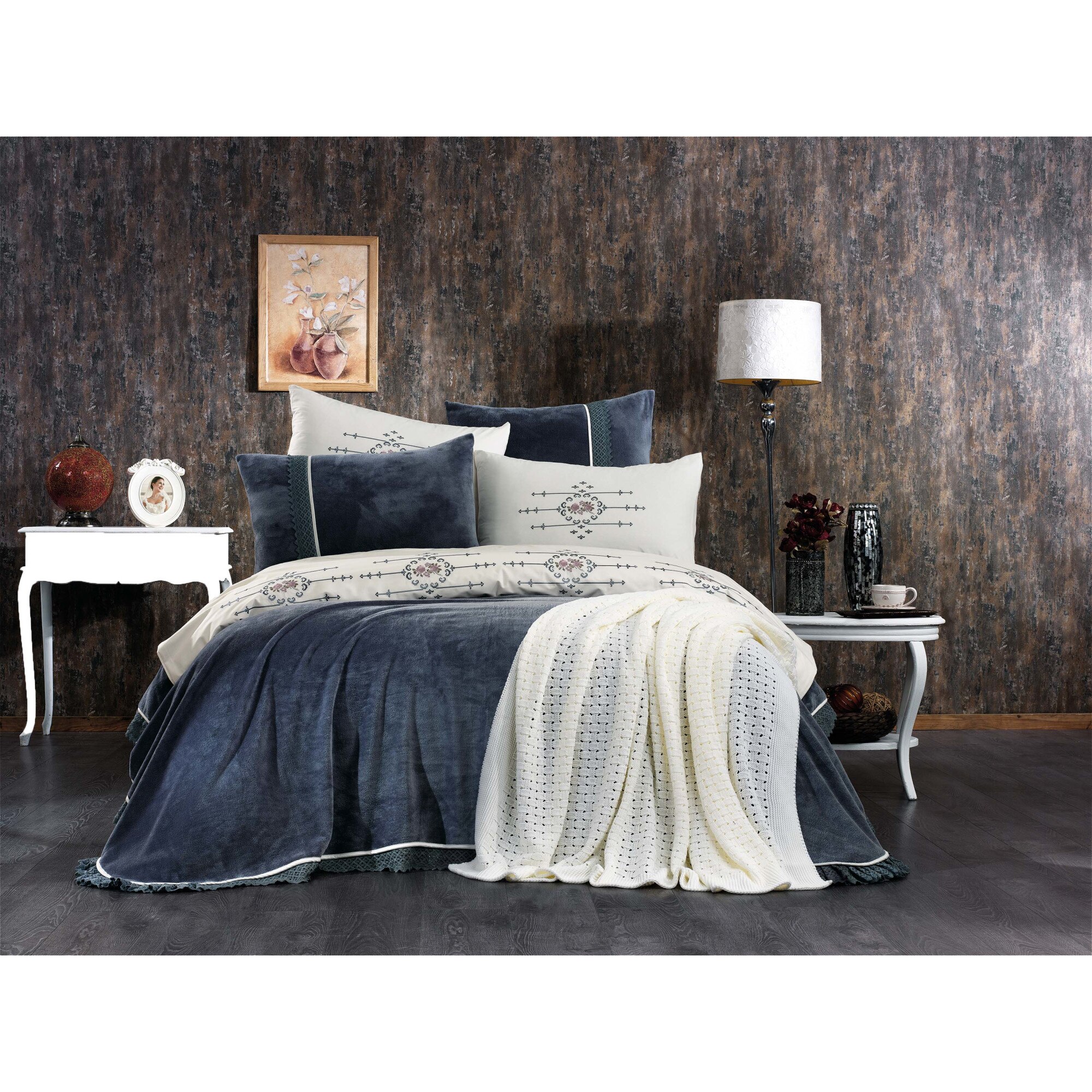 Set luxury bordat 8 piese, wellsoft , cearceaf de pat , ceraceaf pilota, 4 fete perna, cuvertura pat,patura,Gri