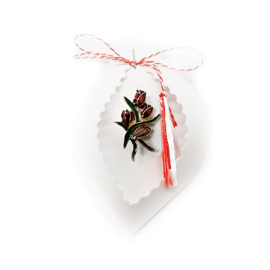 Martisor brosa flori, stilizat, pe carton decupat
