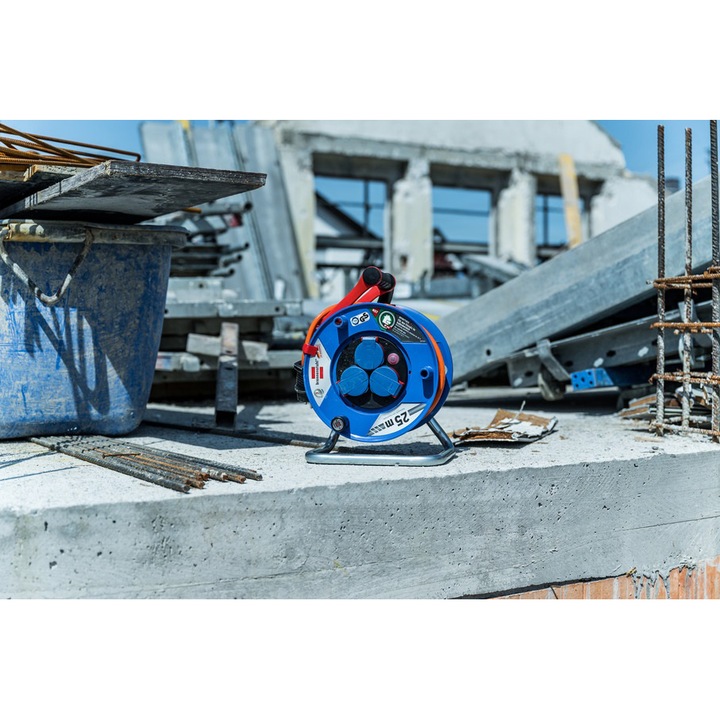 Удължител с макара Brennenstuhl Garant, 3 гнезда с капак, Защита от прегряване, IP44, Кабел AT-N07V3V3-F 3G1,5, 25 м