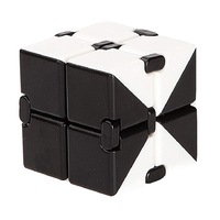 cub rubik fidget senzorial antistres albnegru 4x4x4 cm urban trends  imagen 15_0_
0