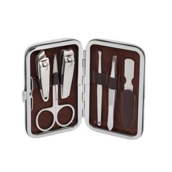 Trusa manichiura si pedichiura 6,5/11cm cu imprimeu urban Trusa manichiura si pedichiura 6,5/11cm cu imprimeu urban