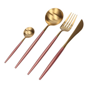 Set de tacamuri portugheze 24 de piese, roz si auriu mat, 18,7-23 cm Set de tacamuri portugheze 24 de piese, roz si auriu mat, 18,7-23 cm