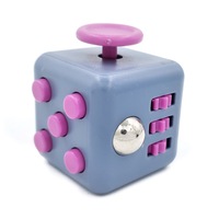 cub antistres fidget cube cu latura anti-anxietate gri-roz 3x3x3 cm urban trends imagen 42_0_
0
