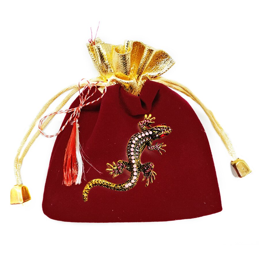 Martisor brosa mare, soparla aurie, in saculet de catifea