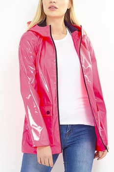 BRAVE SOUL, Pelerina de ploaie cu aspect lacuit si gluga Lois, Roz fucsia/Negru BRAVE SOUL, Pelerina de ploaie cu aspect lacuit si gluga Lois, Roz fucsia/Negru